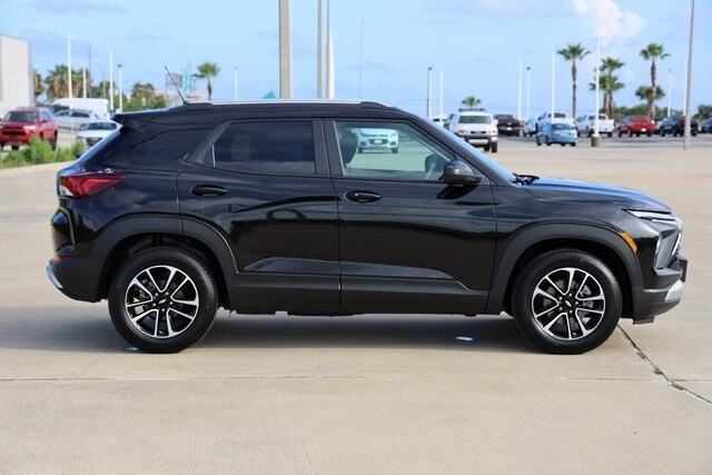 2026 Chevrolet Trailblazer LT photo 2