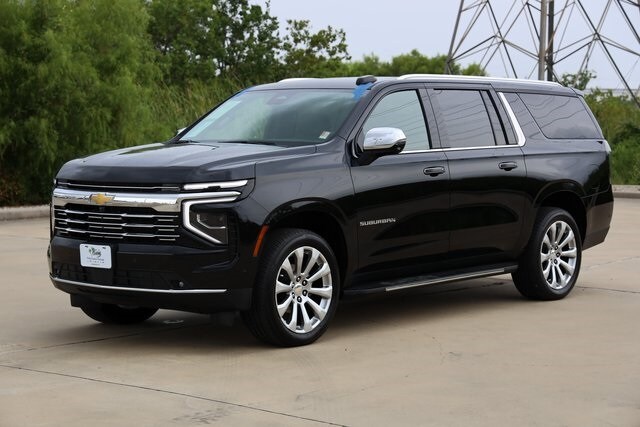 2025 Chevrolet Suburban Premier photo 3