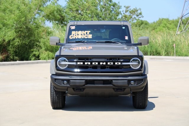 2025 Ford Bronco Outer Banks photo 2