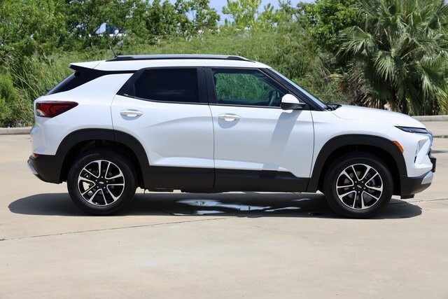 2026 Chevrolet Trailblazer LT photo 2