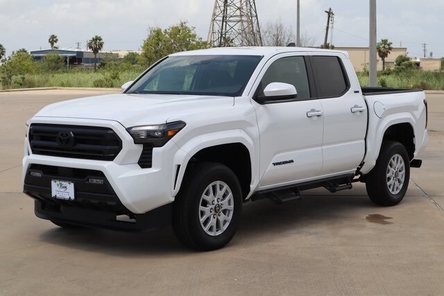 2025 Toyota Tacoma SR5 photo 3