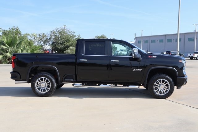 2025 Chevrolet Silverado 2500HD LT photo 4