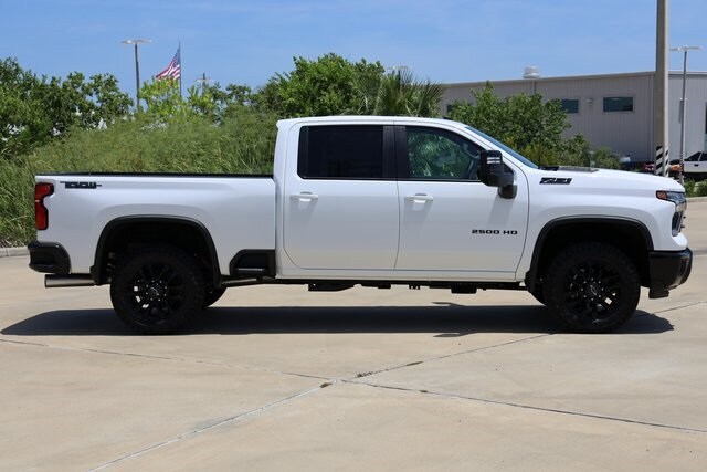 2025 Chevrolet Silverado 2500HD LT photo 4