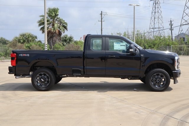 2025 Ford F-350 photo 4