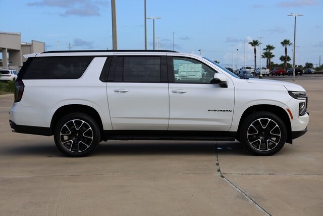 2025 Chevrolet Suburban RST photo 3