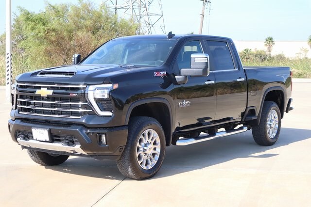 2025 Chevrolet Silverado 2500HD LT photo 3