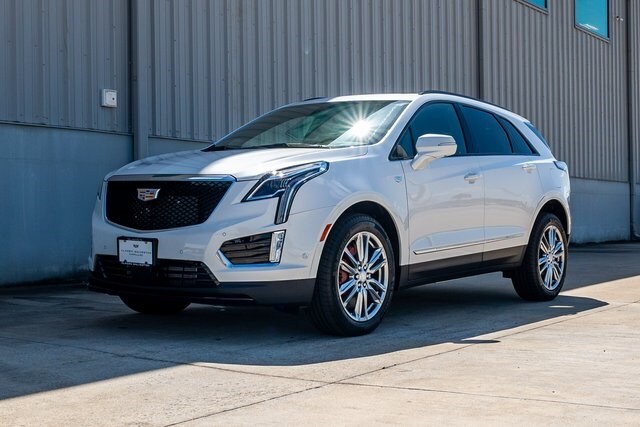 2025 Cadillac XT5 Sport photo 3