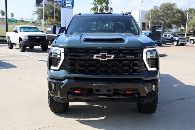 2026 Chevrolet Silverado 2500HD ZR2 photo 2