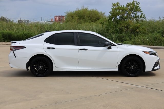 2022 Toyota Camry SE photo 4