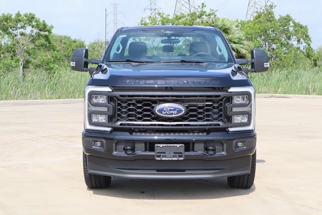 2025 Ford F-350 photo 2