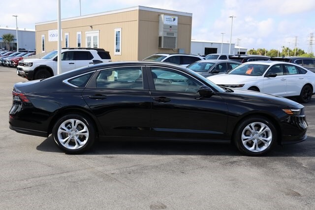 2025 Honda Accord LX photo 4