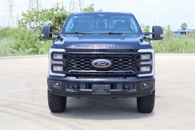 2025 Ford F-250 photo 2