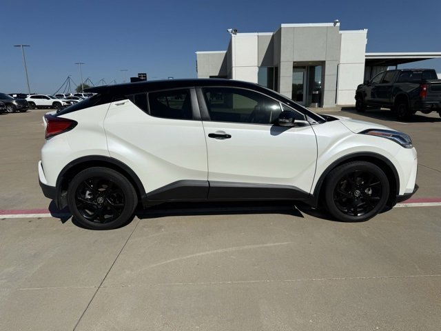 2021 Toyota C-HR LE photo 2