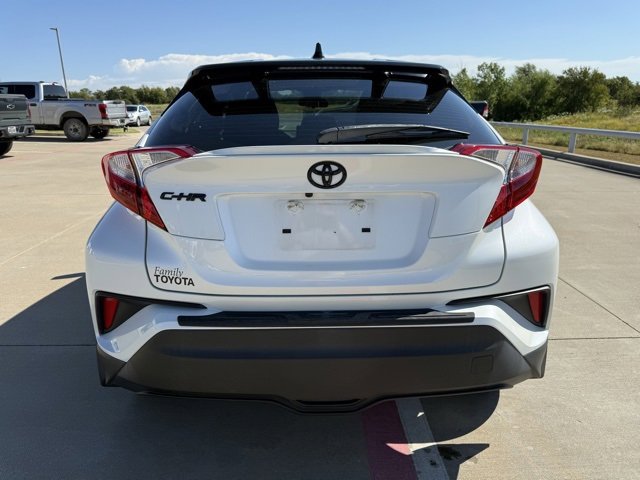 2021 Toyota C-HR LE photo 4