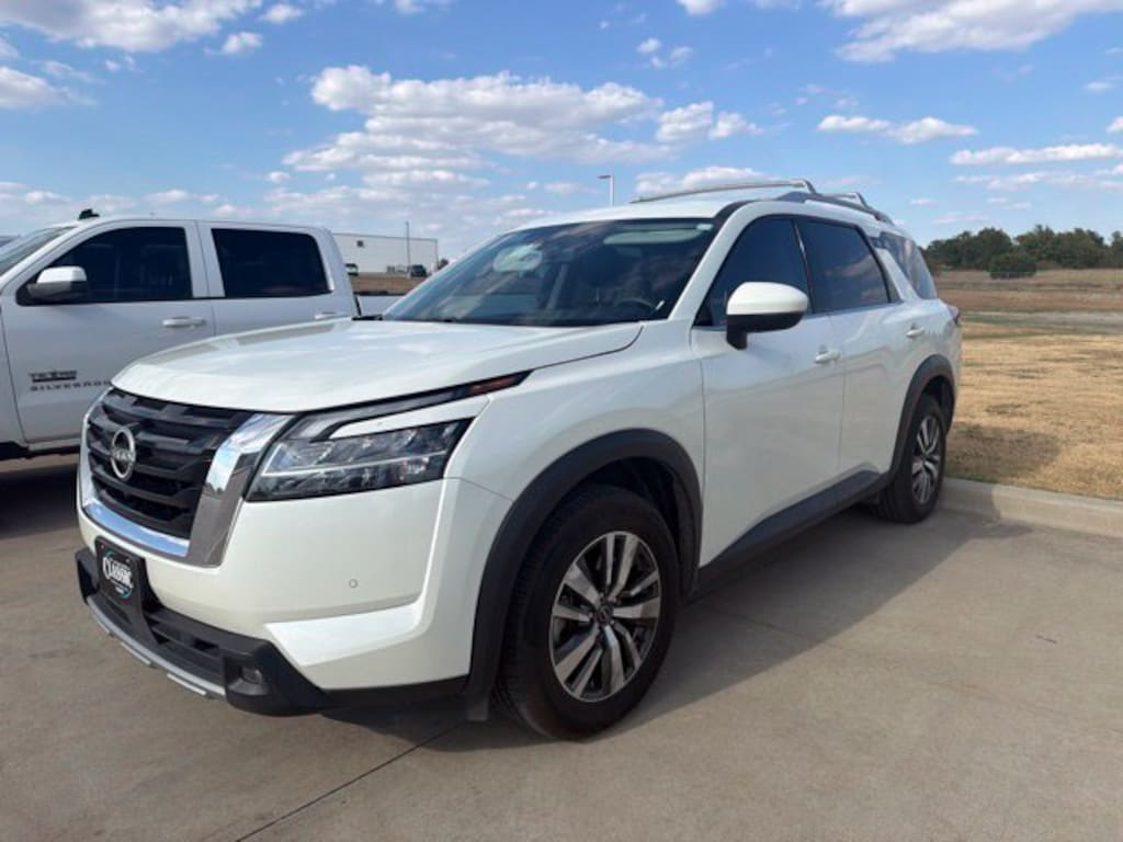 Used 2023 Nissan Pathfinder SL SUV