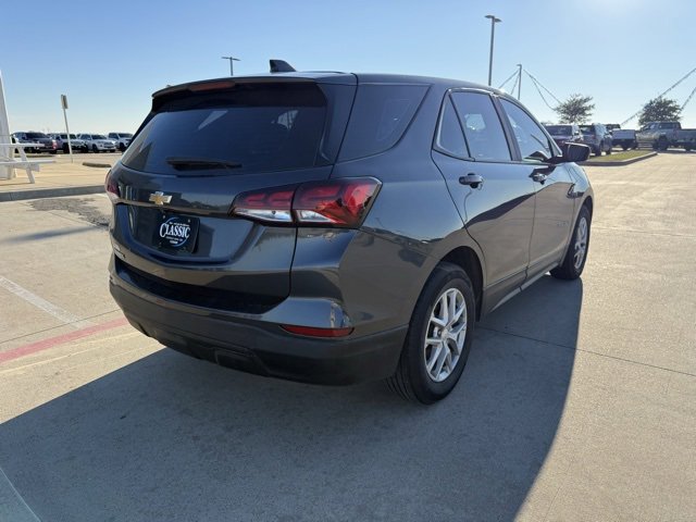 2022 Chevrolet Equinox LS photo 3