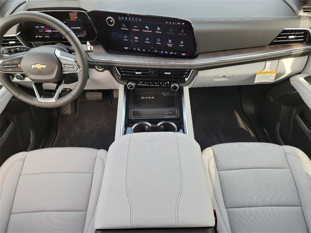 2025 Chevrolet Suburban Premier photo 2