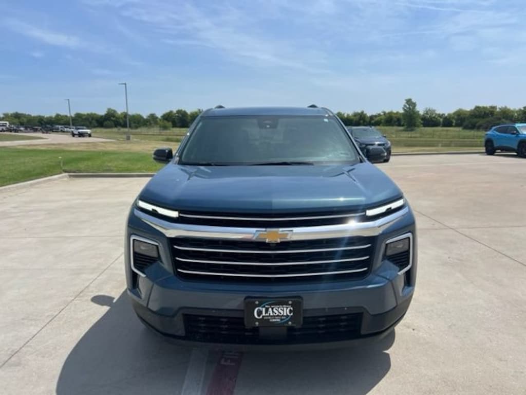 Used 2025 Chevrolet Traverse LT SUV