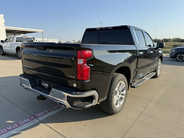 2023 Chevrolet Silverado 1500 photo 2