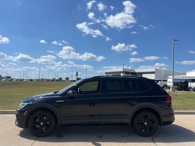 2023 Volkswagen Tiguan SE R-Line Black photo 3
