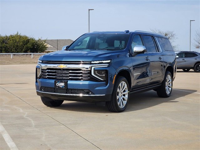 2025 Chevrolet Suburban Premier photo 3