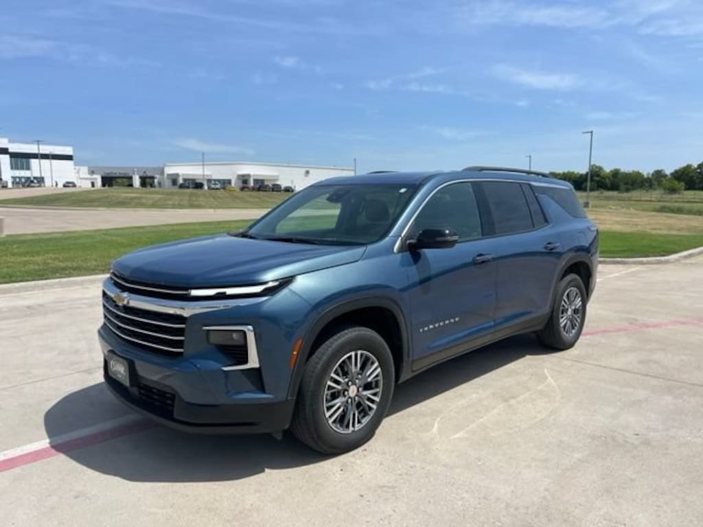 Used 2025 Chevrolet Traverse LT SUV