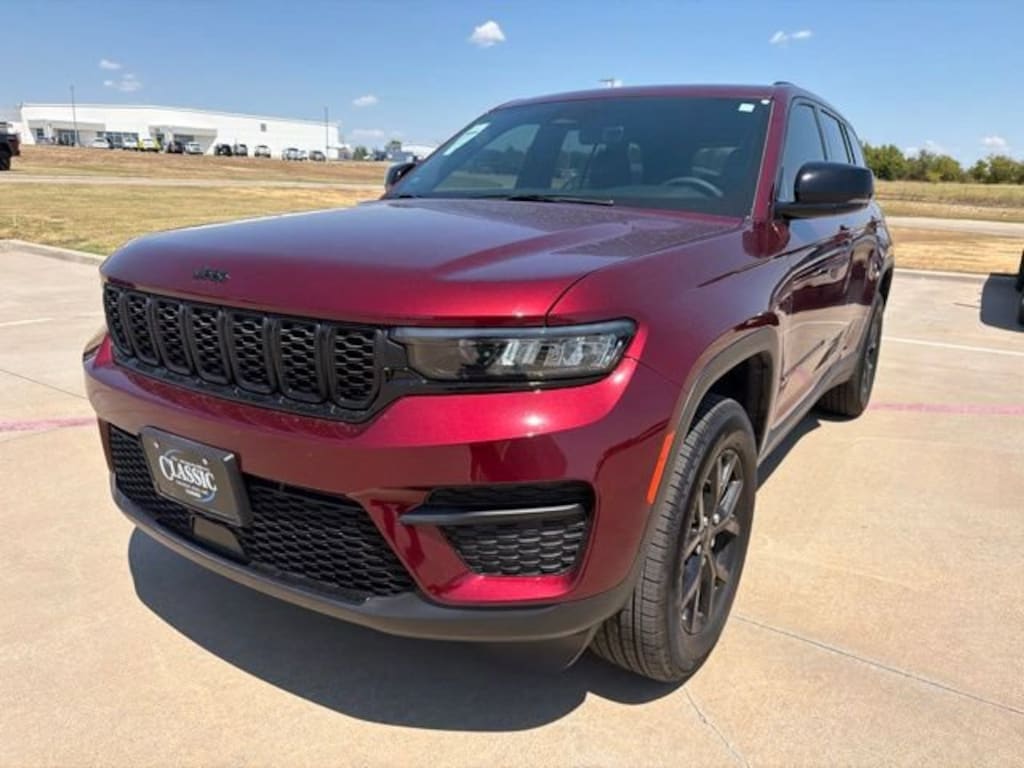 Used 2025 Jeep Grand Cherokee Laredo SUV