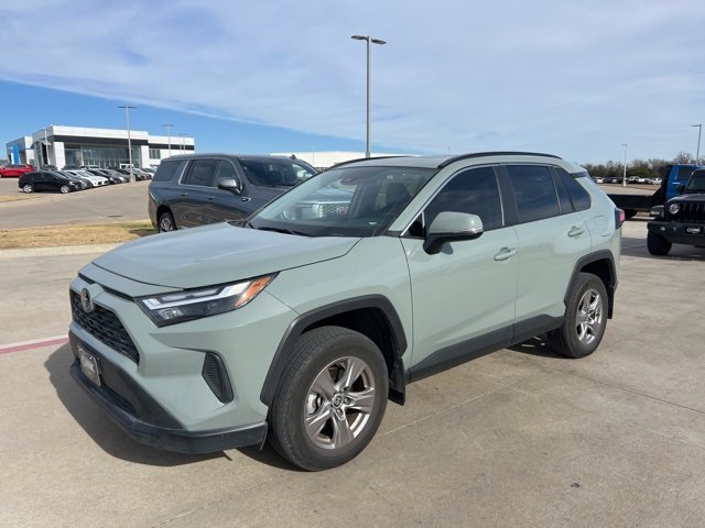 2023 Toyota RAV4 XLE's photo