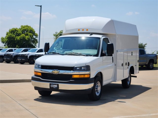 2025 Chevrolet Express Cutaway 3500 photo 3