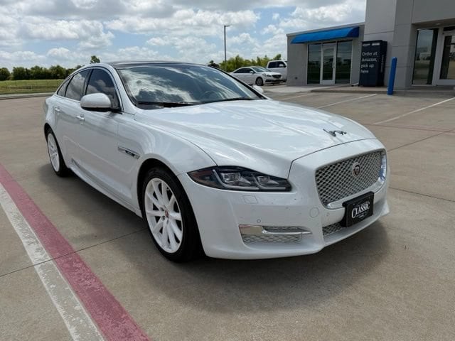 2017 Jaguar XJ XJ R-Sport's photo