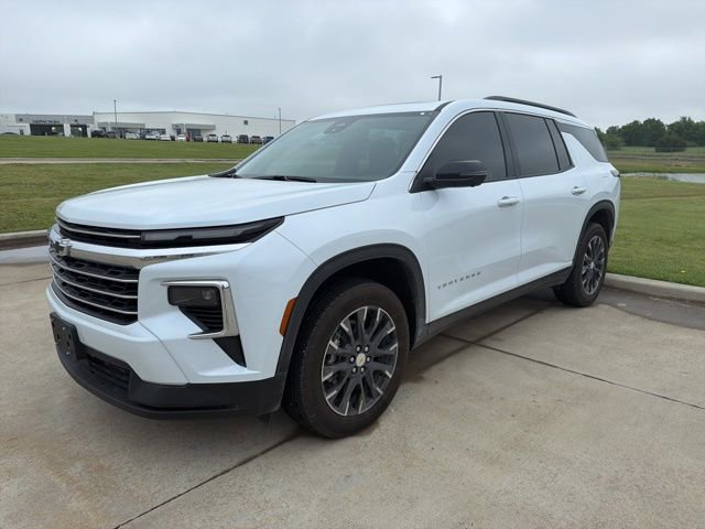 Polar White Tricoat 2026 Chevrolet Traverse LT FWD SUV / Crossover Front-Wheel Drive Automatic