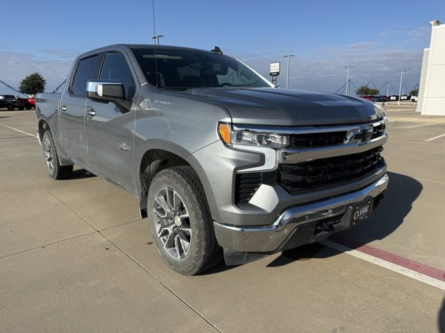 2025 Chevrolet Silverado 1500 LT's photo