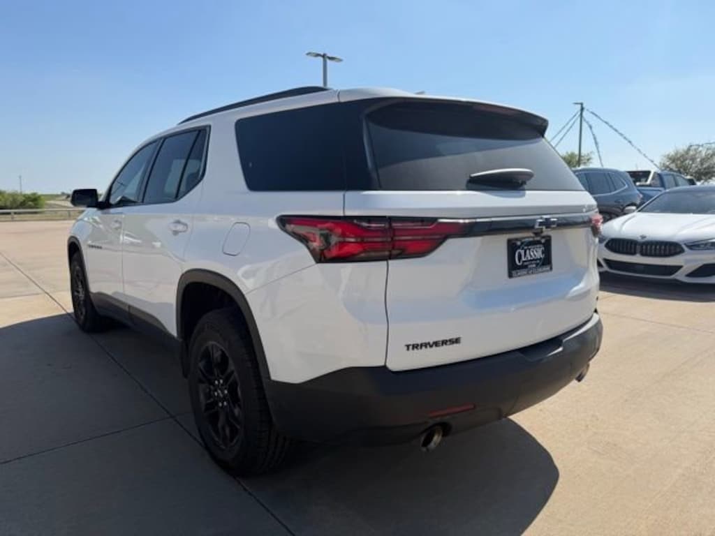 Used 2023 Chevrolet Traverse LT Cloth SUV