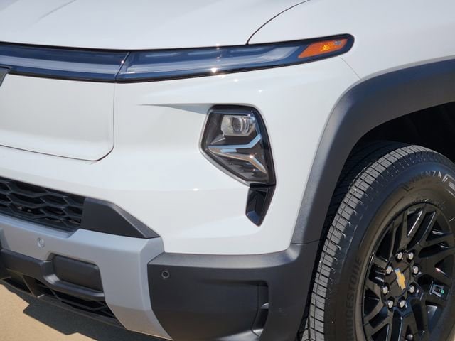 2026 Chevrolet Silverado EV LT - Photo 9