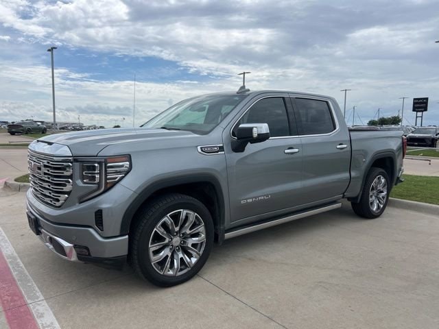 2023 GMC Sierra 4WD Crew Cab Short Box Denali's photo
