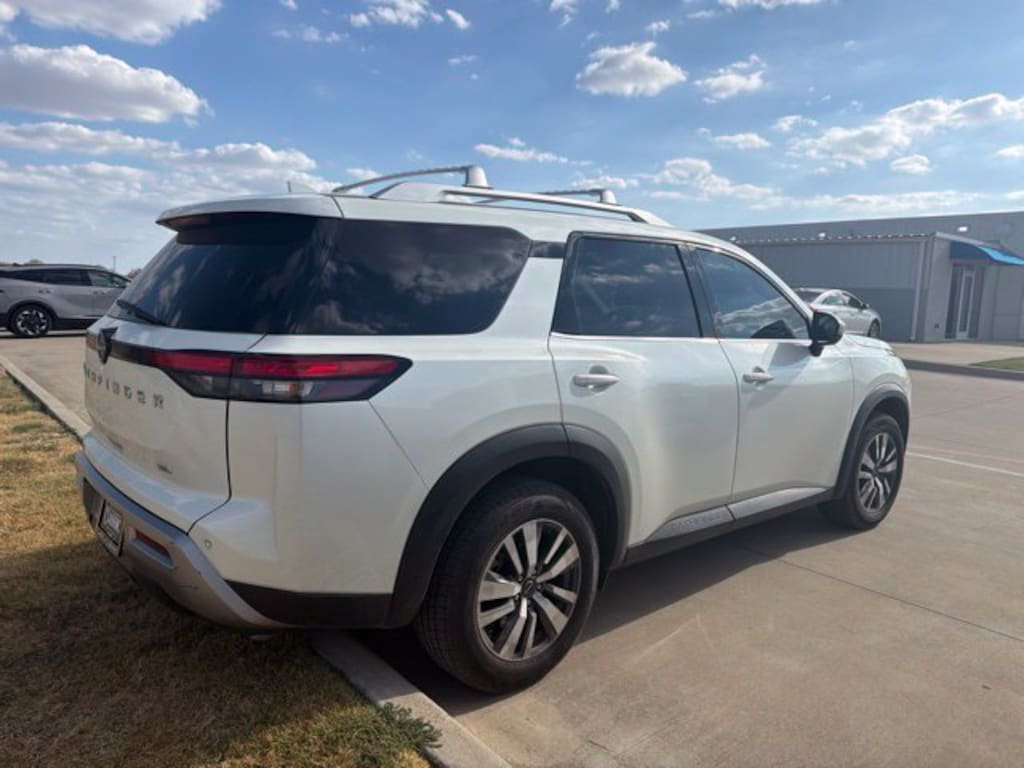 Used 2023 Nissan Pathfinder SL SUV