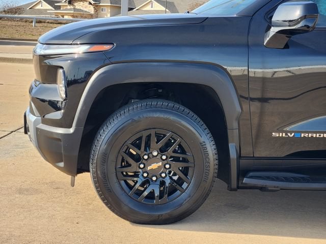 2026 Chevrolet Silverado EV LT - Photo 9