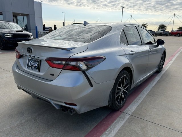2022 Toyota Camry SE photo 3