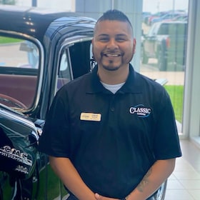 Staff member Junior Barrera from ID_88b63fe6f2d9