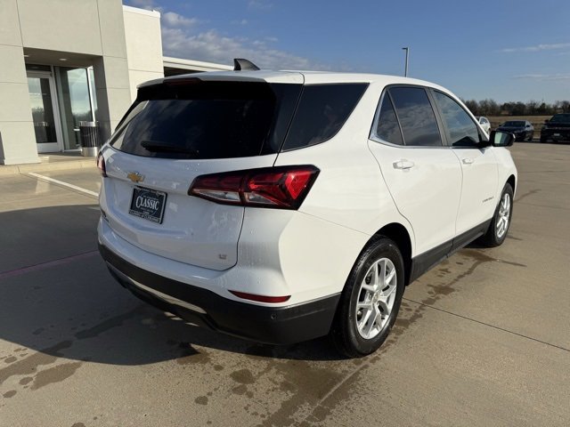 2024 Chevrolet Equinox LT photo 2