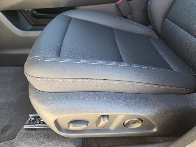 2027 Chevrolet Equinox LT - Photo 18