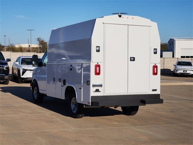 2025 Chevrolet Express 3500 Cutaway Van photo 3