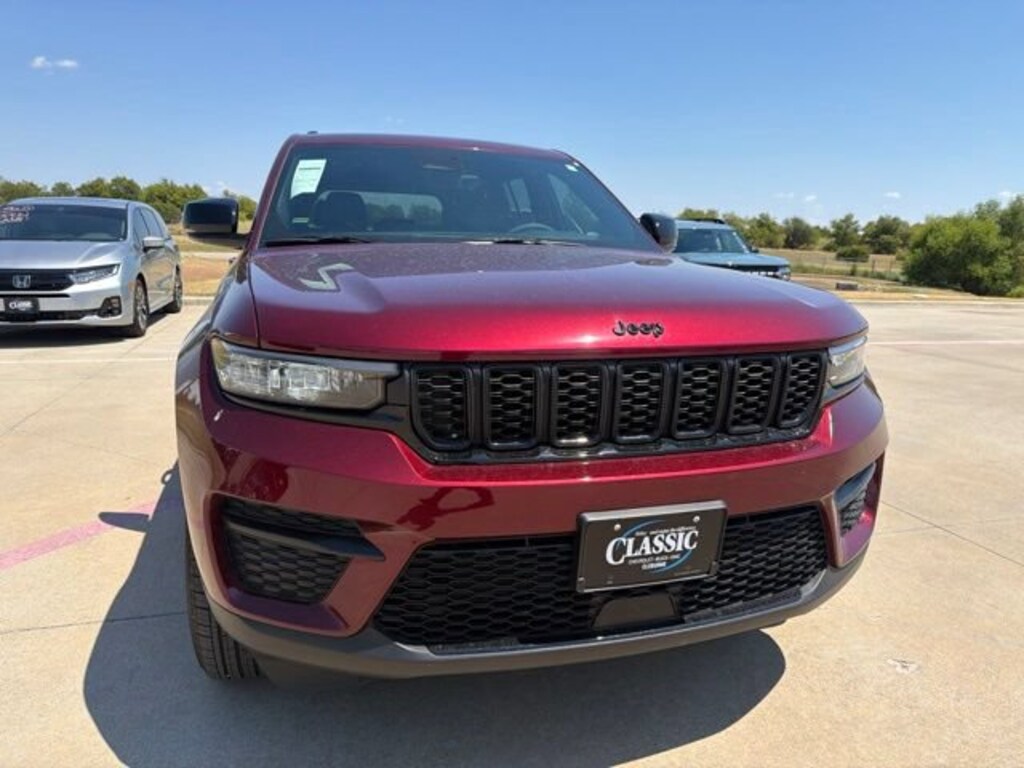 Used 2025 Jeep Grand Cherokee Laredo SUV
