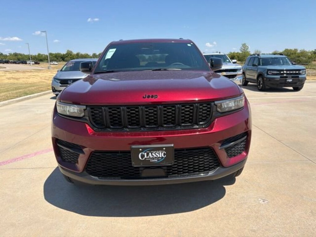 Used 2025 Jeep Grand Cherokee Laredo SUV