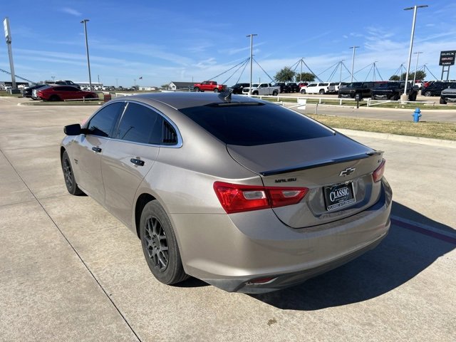 2022 Chevrolet Malibu LS photo 3