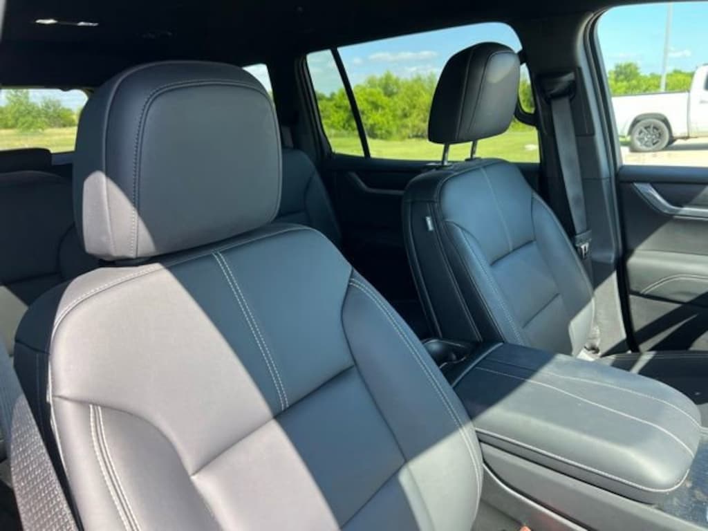 Used 2025 GMC Acadia Elevation SUV