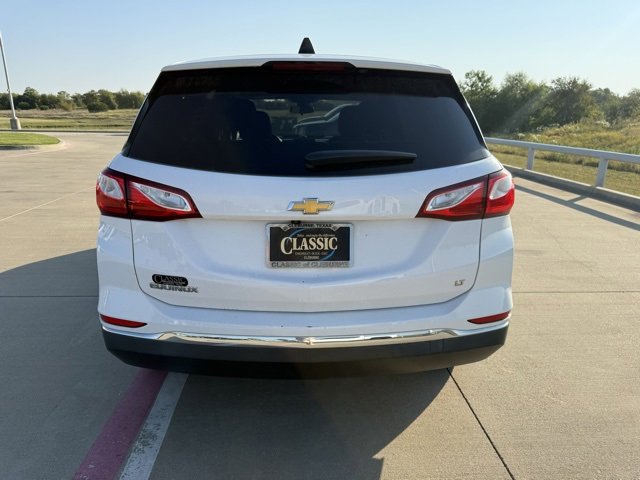 2018 Chevrolet Equinox LT photo 2