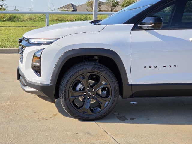 2027 Chevrolet Equinox LT - Photo 9