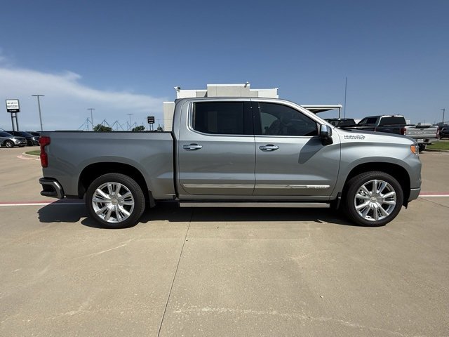2025 Chevrolet Silverado 1500 High Country photo 2