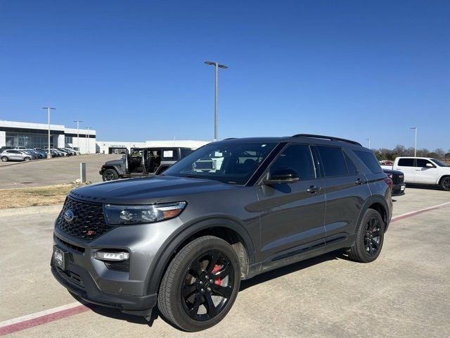2023 Ford Explorer ST's photo
